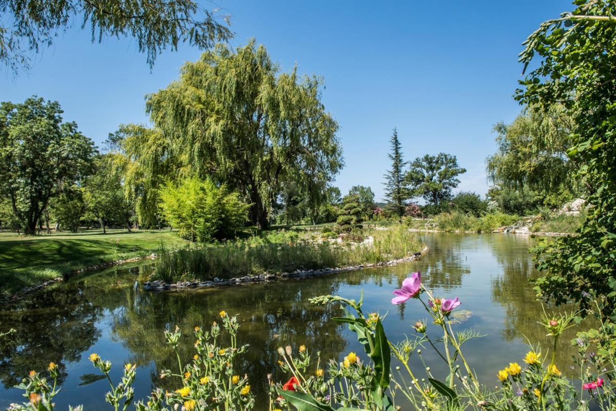 Chateau De Massillan Uchaux Kültér fotó